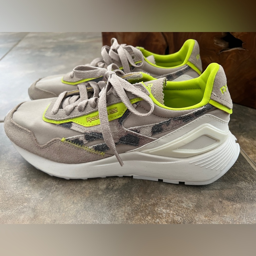 Reebok Classic Running Shoes Women's Size 8 Tan Leopard & Neon Green NWOT